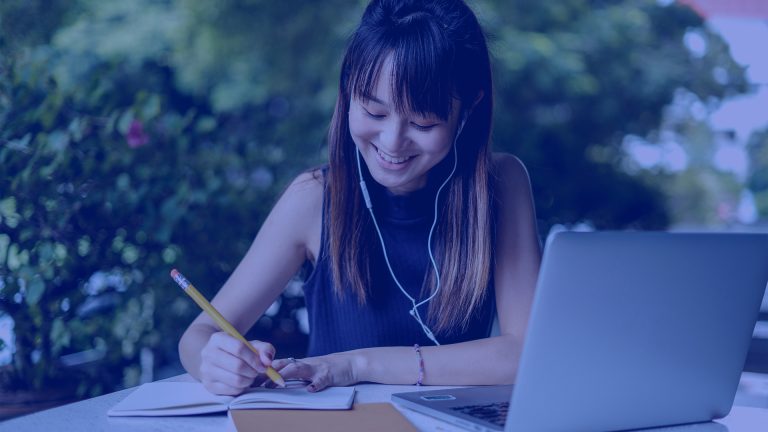 quatro opções de cursos gratuitos de iniciação profissional disponíveis no SENAI EAD para quem deseja adquirir novos conhecimentos e habilidades.