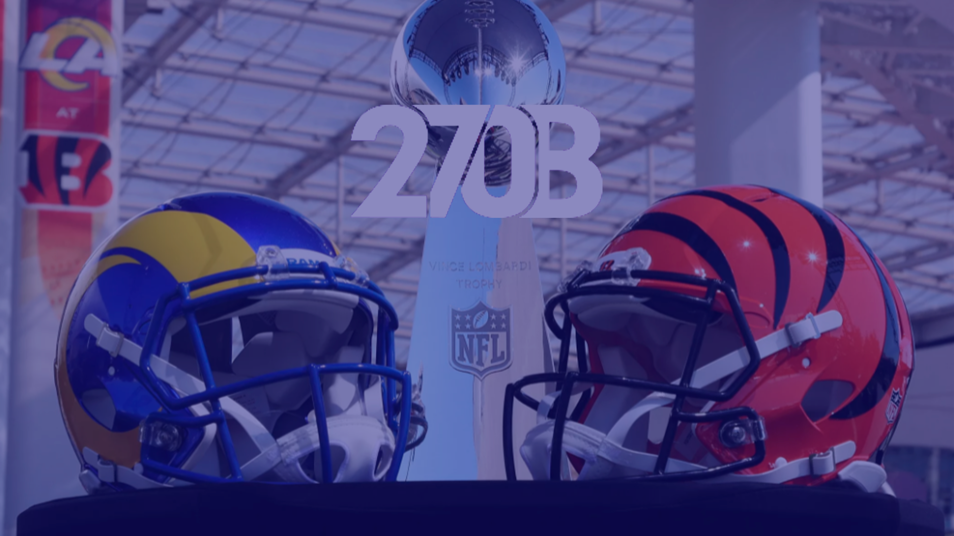 Dois capacetes dos times da final do Super Bowl, Los Angeles Rams e Cincinnati Bengals.